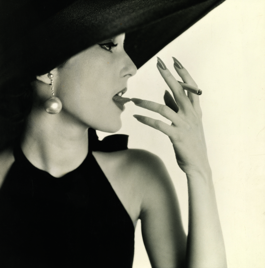 Irving Penn, Girl with Tobacco on Tongue (Mary Jane Russell) 
						[Jeune femme avec du tabac sur la langue (Mary Jane Russell)] 
						New York, 1951 
						épreuve gélatino-argentique 
						37,5 × 36,5 cm 
						The Metropolitan Museum of Art, New York, Promised Gift of The Irving Penn Foundation © Condé Nast