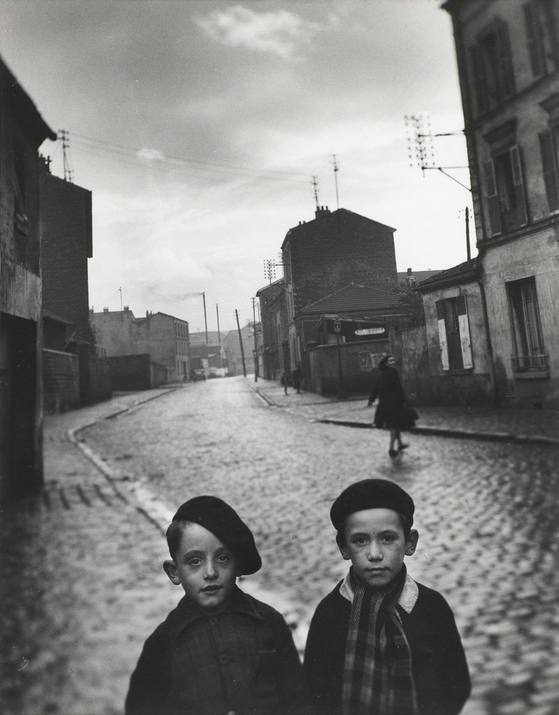 Aubervilliers, France, 1947 
 							Collection Centre Pompidou, Musée national d’art moderne, Paris. 
 							Achat en 2013
							© Centre Pompidou/Dist. RMN-GP
							© Louis Stettner