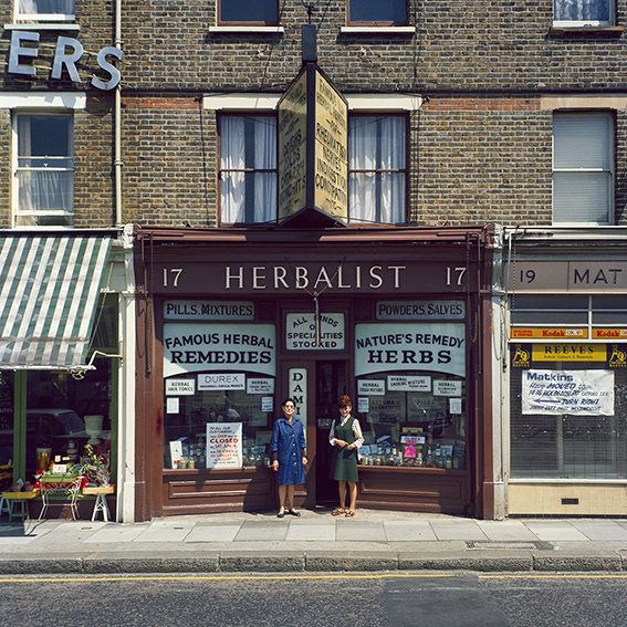 Mrs. McArthy & her daughter. London, 1975, © Peter Mitchell