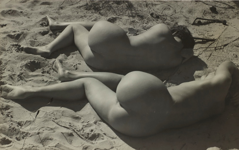 Deux nus féminins allongés sur une plage, vers 1931-1934
© ADAGP, Paris, 2018.
Photo © Centre Pompidou, MNAM-CCI,
Dist. RMN-Grand Palais / Guy Carrard