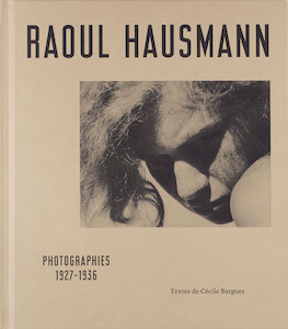 Raoul Hausmann - Photographies 1927 - 1936 
				 			<br>Textes de Cécile Bargues avec un extrait d’un entretien de Vera Broïdo et un inédit de Nik Cohn 
							<br>Coédition Jeu de Paume / Le Point du Jour / Musée départemental d’art contemporain de Rochechouart, 2017