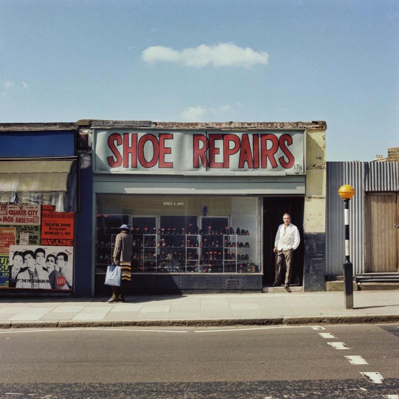 M. Costas. Samedi 19 mai 1979. 10h30. Stroud Green Road, Londres.
							© Peter Mitchell