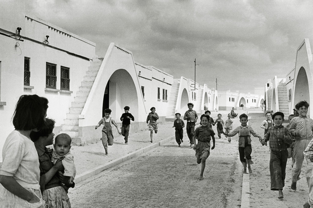 Village moderne de pêcheurs, Olhão, Algarve, Portugal, 1954, © Sabine Weiss