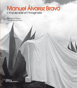 Manuel Álvarez Bravo. Paul-Henri Giraud et Bernard Plossu. 
      					L'impalpable et l'imaginaire.
      					Editions de la Martinière, 2012