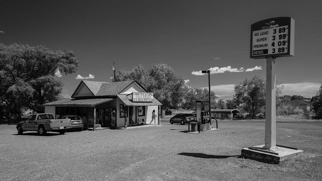 Gasoline station 2, 2013, © Luc Litzler